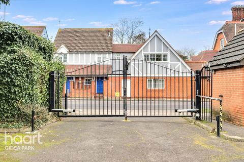 Flat 11, Raphael Court Pettits Lane, Romford, RM1 4SE