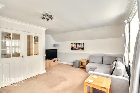 Flat 11, Raphael Court Pettits Lane, Romford, RM1 4SE