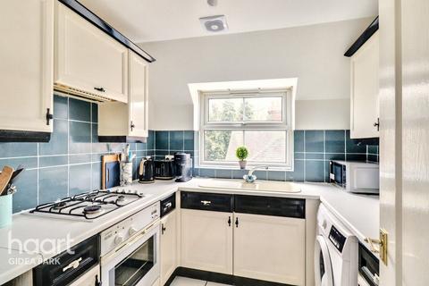 Flat 11, Raphael Court Pettits Lane, Romford, RM1 4SE