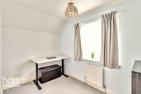 Flat 11, Raphael Court Pettits Lane, Romford, RM1 4SE