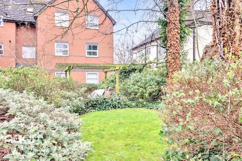Flat 11, Raphael Court Pettits Lane, Romford, RM1 4SE