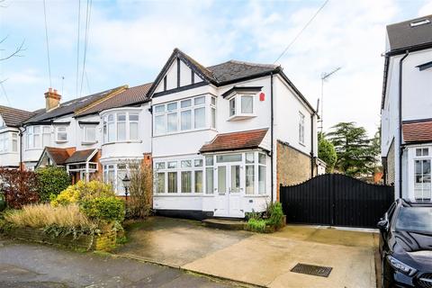 3 bedroom end of terrace house for sale, Kimberley Road, North Chingford