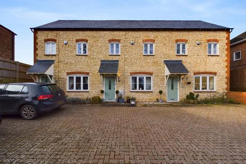 4 bedroom terraced house for sale, Stratford Road, Cosgrove, MK19