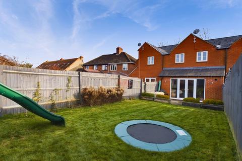 4 bedroom terraced house for sale, Stratford Road, Cosgrove, MK19