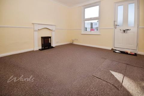 2 bedroom terraced house to rent, Hothfield Road Rainham ME8