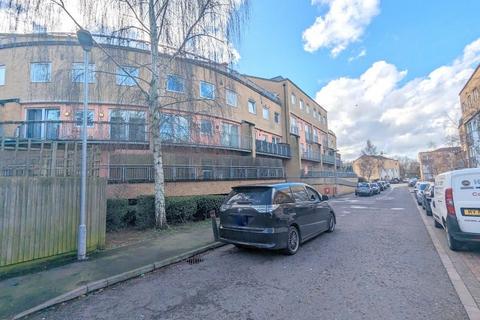 2 bedroom flat to rent, Wooldridge Close, Feltham, TW14