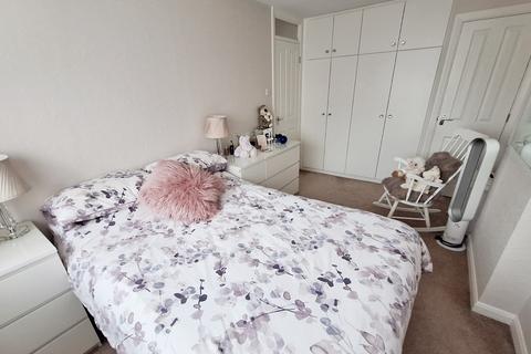 3 bedroom end of terrace house for sale, Butely Road, Luton, LU4 9EX