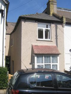 3 bedroom semi-detached house to rent, Washington Road, Worcester Park KT4