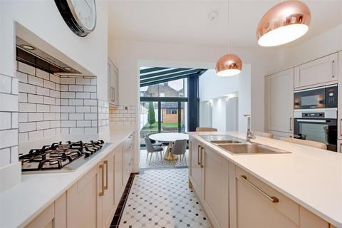 4 bedroom house for sale, Willes Road, London