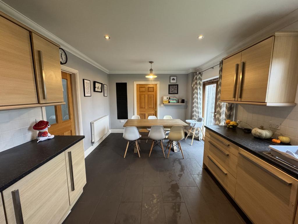 Kitchen/Dining