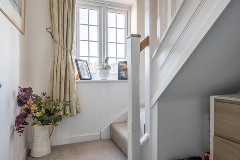 5 Squirrel Gardens, Witney, OX28 6NS