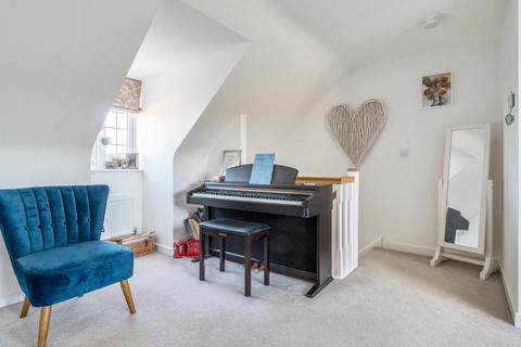 5 Squirrel Gardens, Witney, OX28 6NS