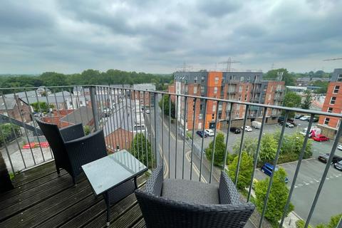 2 bedroom flat to rent, Stillwater Drive, Manchester M11