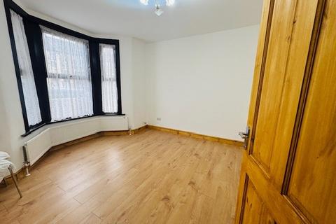 5 bedroom house to rent, Harcourt Avenue, Manor Park, E12