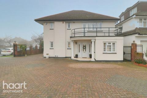 4 bedroom detached house for sale, Chase Road, London