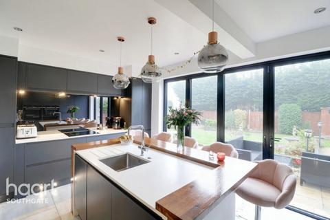 4 bedroom detached house for sale, Chase Road, London