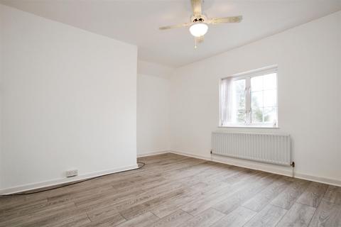 3 bedroom end of terrace house to rent, Brimsdown Avenue, Enfield