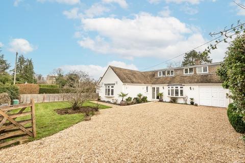 4 bedroom detached bungalow for sale, Lawton Avenue, Carterton, Oxfordshire, OX18