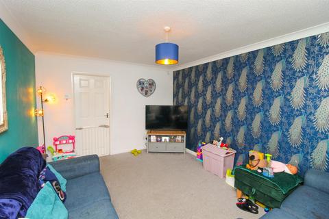 3 bedroom semi-detached house for sale, Holly Mede, Ossett WF5