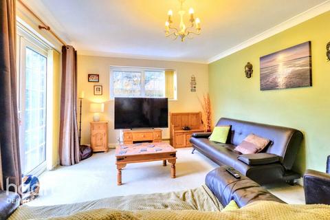 4 bedroom detached house for sale, Fakenham Road, Beetley