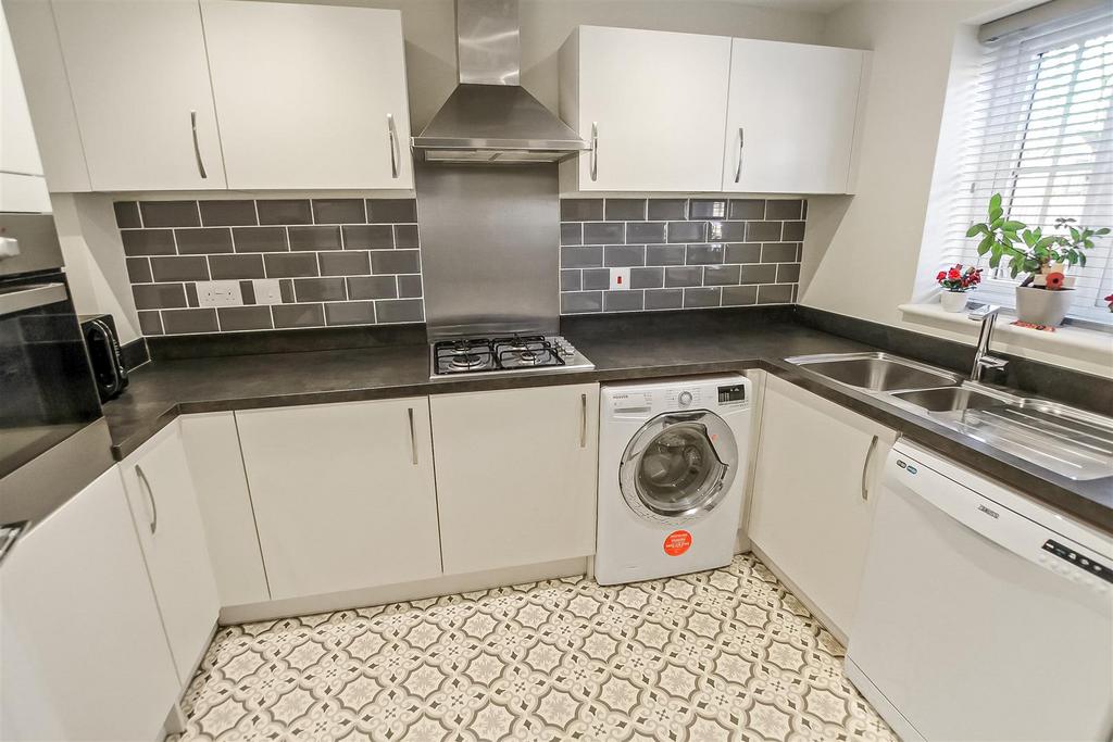Kitchen (1).jpg