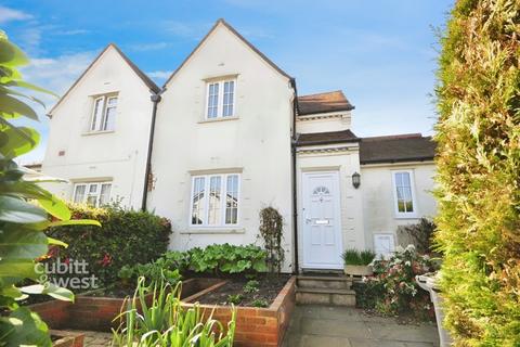 2 bedroom semi-detached house to rent, Ladbroke Road Redhill RH1