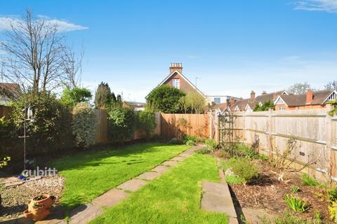 2 bedroom semi-detached house to rent, Ladbroke Road Redhill RH1