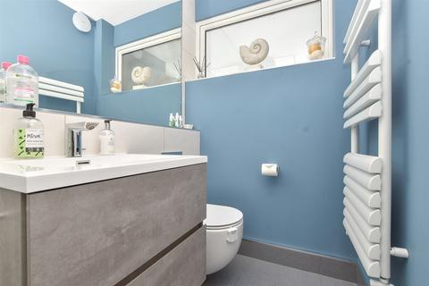 16 Lindbergh Road, Wallington, SM6 9HB