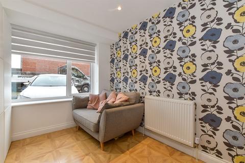 20 Moat Lane, Lower Upnor, Rochester, ME2 4GP