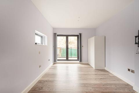 3 bedroom flat to rent, Albert Road, New Barnet, Barnet, EN4