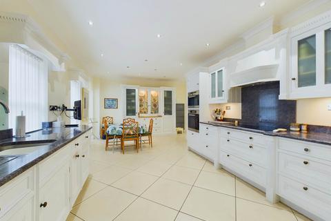 5 bedroom detached house for sale, Ayleswater, Aylesbury HP19