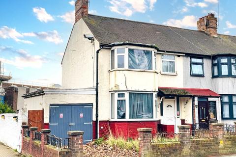 3 bedroom end of terrace house for sale, 31 Rush Green Road, Romford, RM7 0PT