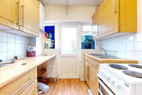 3 bedroom end of terrace house for sale, 31 Rush Green Road, Romford, RM7 0PT