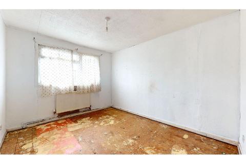 2 bedroom end of terrace house for sale, 1 Medway Close, Croydon, CR0 7YG