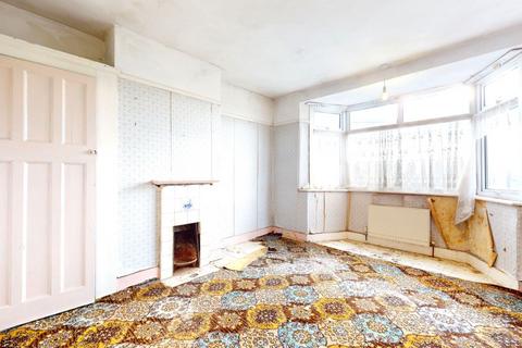 33 Wainfleet Avenue, Romford, RM5 3BX
