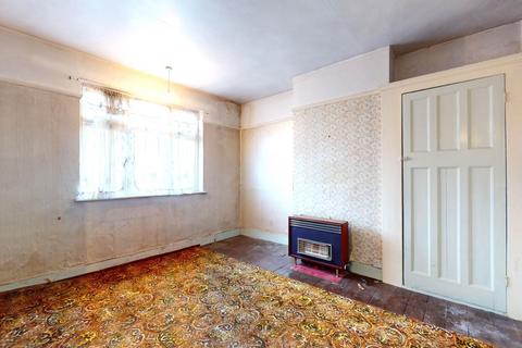 33 Wainfleet Avenue, Romford, RM5 3BX