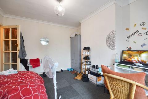 1 bedroom flat for sale, 12 River Gardens, Feltham, TW14 0RE