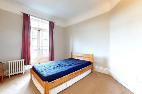 2 bedroom flat for sale, 29 Mapesbury Court, 59-61 Shoot Up Hill, Cricklewood, NW2 3PU