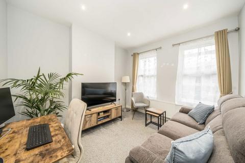 2 bedroom maisonette to rent, Malyons Road, London SE13