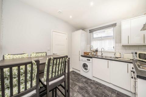 2 bedroom maisonette to rent, Malyons Road, London SE13