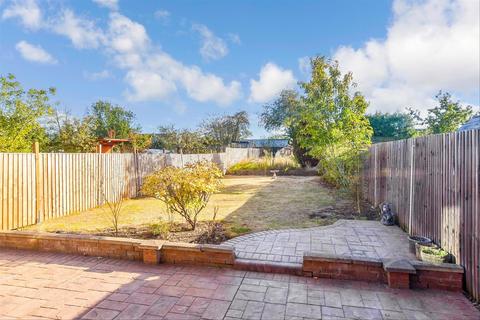 4 bedroom semi-detached house for sale, Elder Avenue, Wickford, Essex