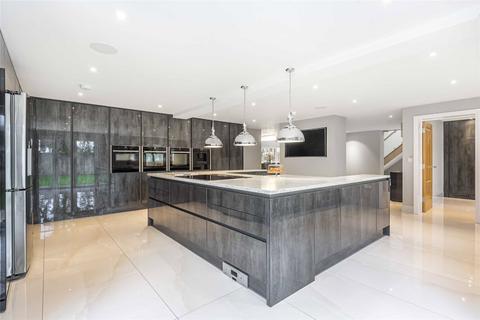 7 bedroom detached house to rent, East Ridgeway, Cuffley, Hertfordshire, EN6