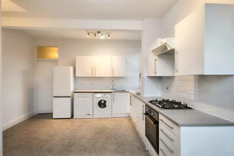 2 bedroom flat to rent, Sedgemere Avenue, London