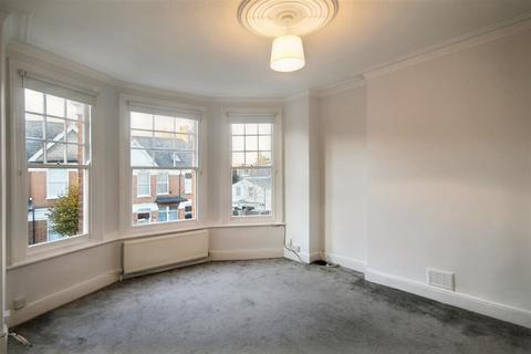 2 bedroom flat to rent, Sedgemere Avenue, London