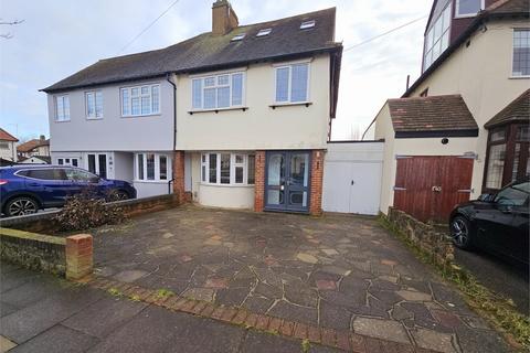 4 bedroom semi-detached house to rent, Earls Hall Avenue, Southend on Sea, Southend on Sea, Essex.