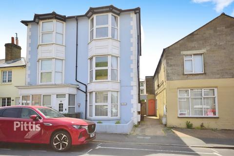 3 bedroom semi-detached house to rent, Albert Street Ventnor PO38