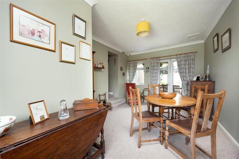 25 Blair Road, Trowbridge, BA14 9JZ