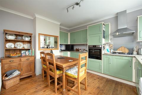 25 Blair Road, Trowbridge, BA14 9JZ