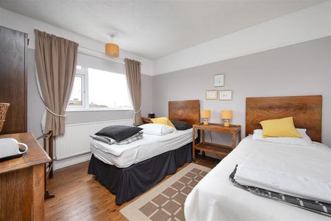 25 Blair Road, Trowbridge, BA14 9JZ