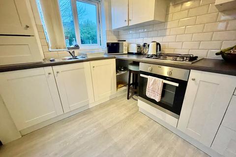 3 bedroom semi-detached house to rent, Ullswater Road, Preston PR2